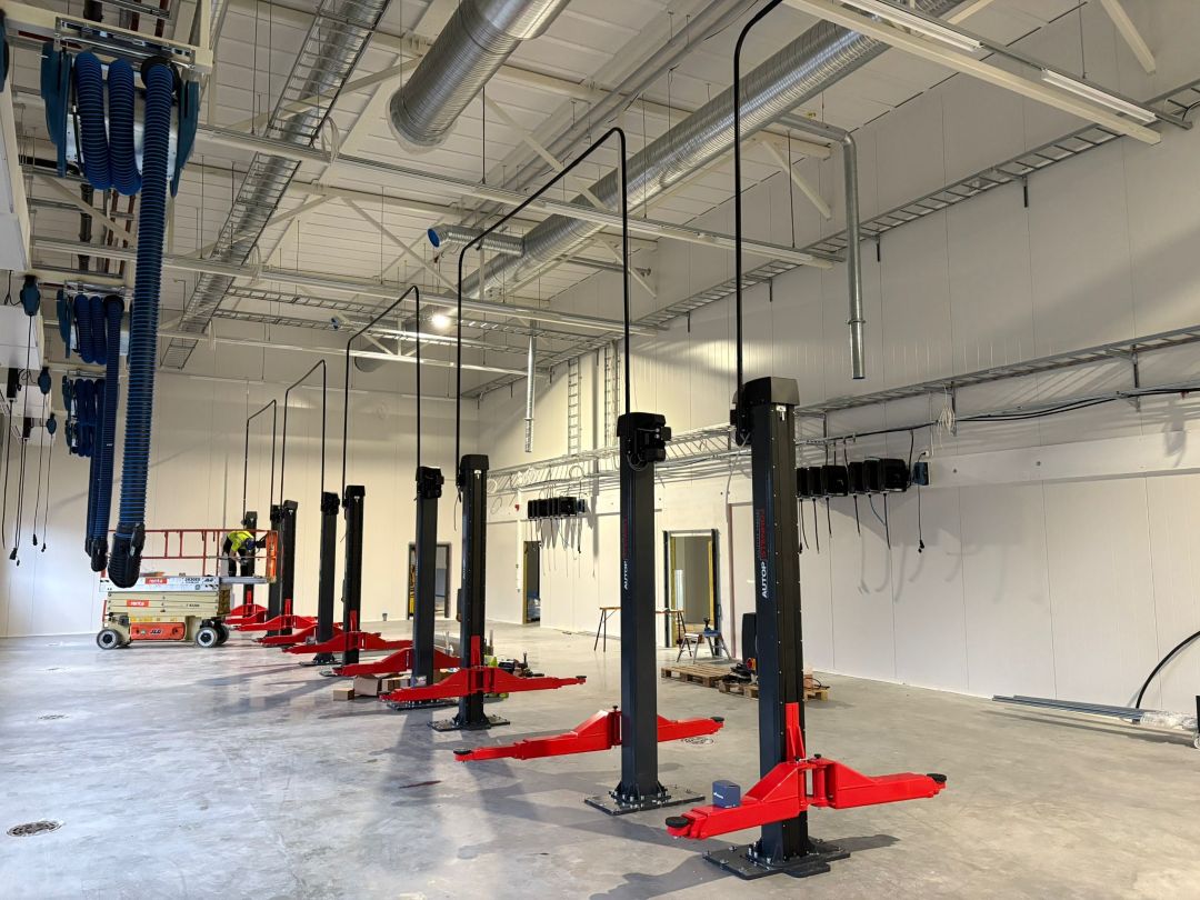 PROJEKTITYÖT JYVÄSKYLÄN AUTOTARVIKE OY:N UUDESSA TOIMITILASSA EDISTYVÄT VAUHDILLA