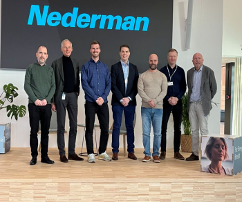 TECALEMITIN TIIMI VIERAILULLA NEDERMANILLA